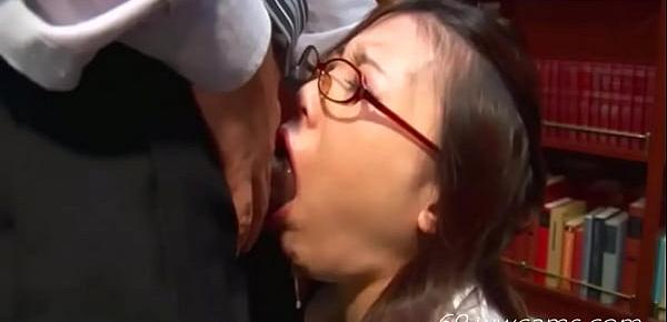  Japanese Hot Sexy Babe Gives Sensual Blowjob